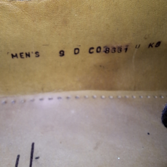 A pair of Cole Haans men's leather Oxfords in a size 9D. They're pre-loved - Picture 2 of 11